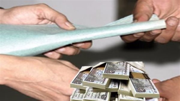 مليون جنيه وسبائك ذهب وعقود سيارة وشقة، أحراز قضية 5 متهمين بتقاضي رشوة بالتجمع