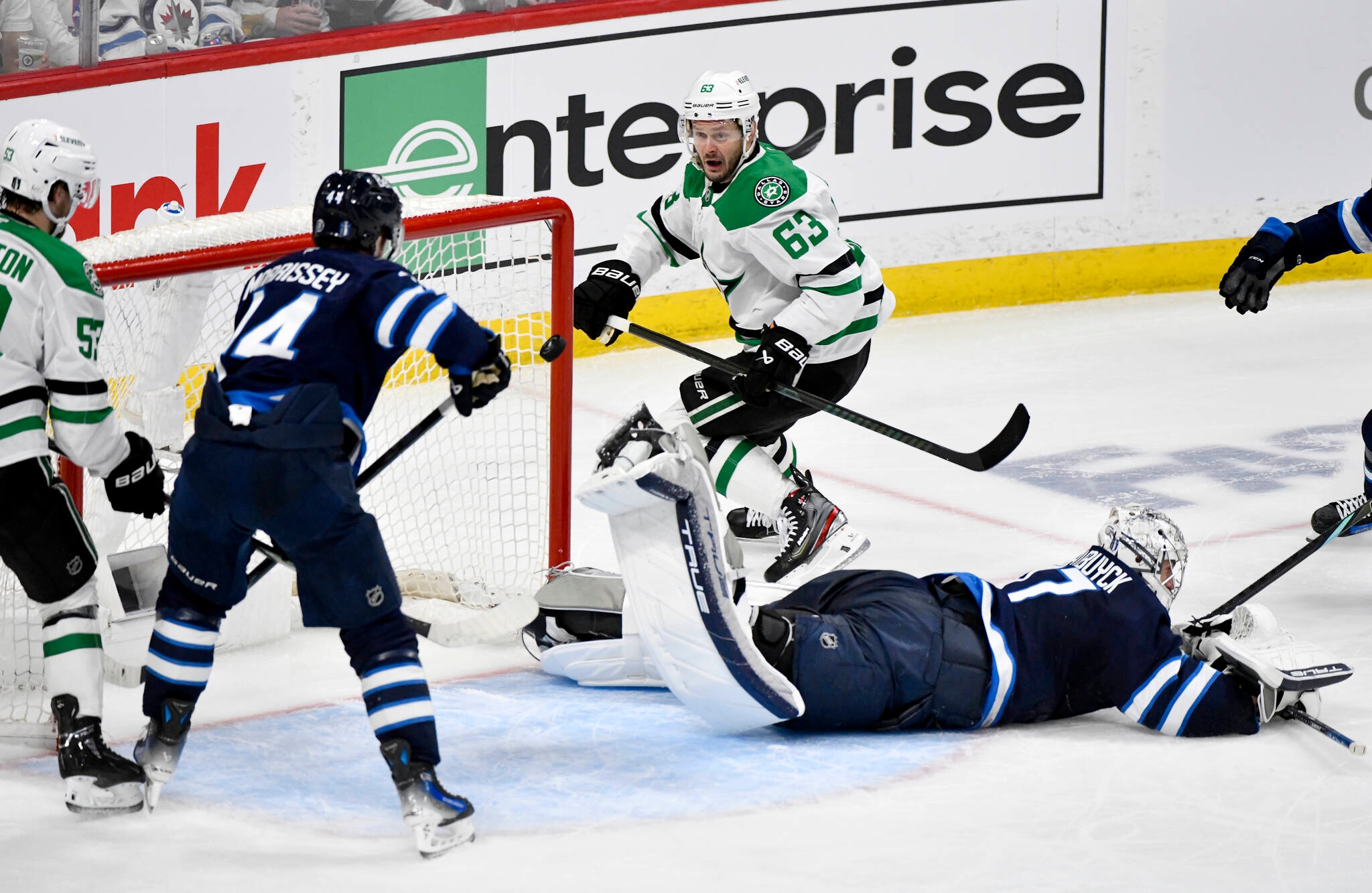 Hellebuyck is back