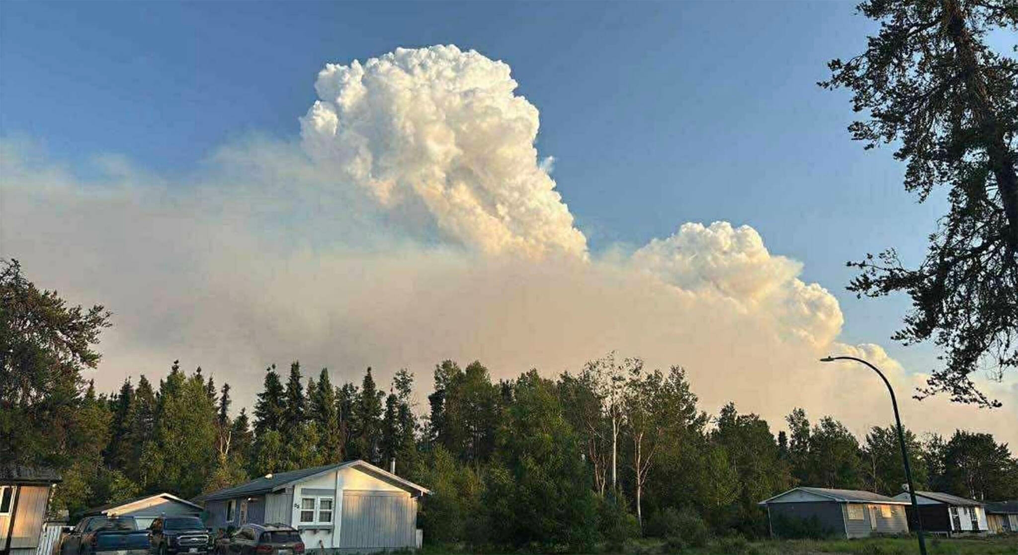 Wildfires threaten Leaf Rapids