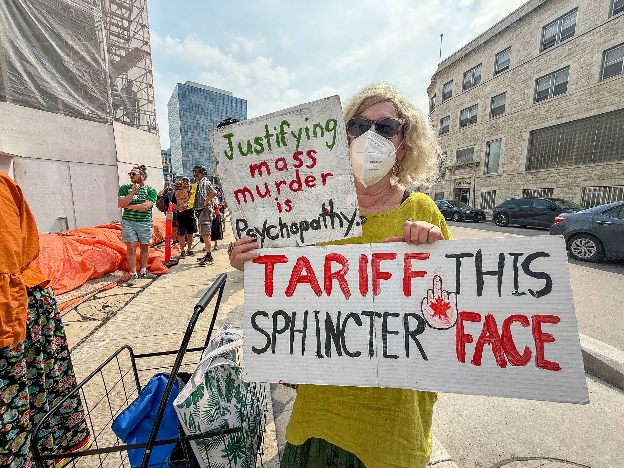 Protesters offer less-than-Friendly Manitoba welcome to U.S. ambassador to Canada