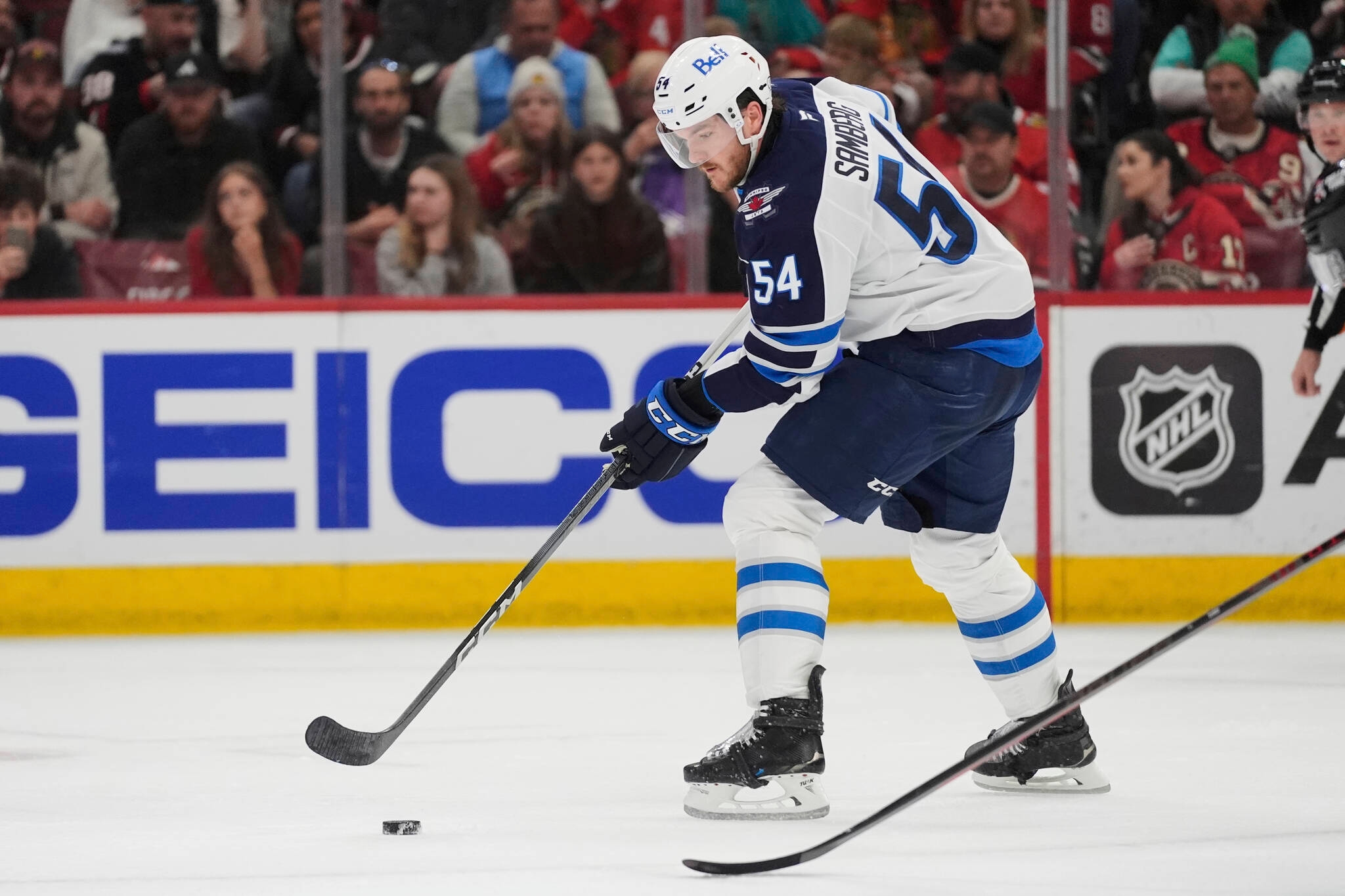 Winnipeg Jets sign Samberg to three-year deal