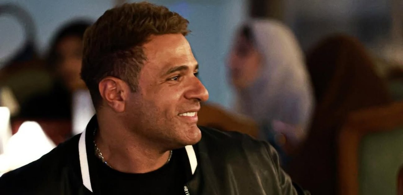 محمد نور يكشف حقيقة توثيق جنازة والده