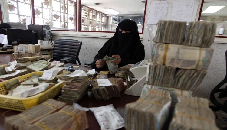 السوق يشتعل خلف الكواليس.. خبير اقتصادي: الـ425 كذبة كبرى وفخ لنهب اليمنيين والسعر المخفي 630
