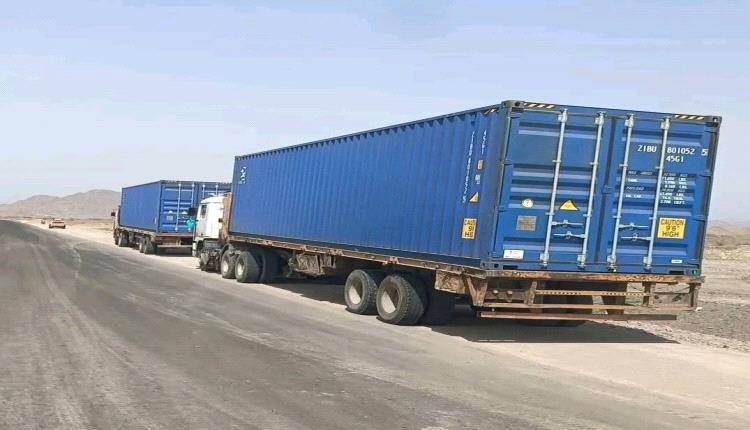 غضب شعبي ضد هائل سعيد.. احتجاز شاحنات البضائع احتجاجاً على تسعيرة الاستفزاز بالضالع