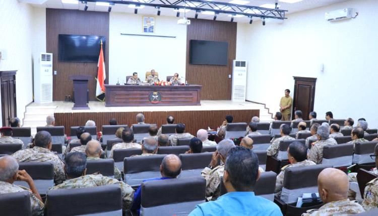 بن عزيز من عدن: رفع الجاهزية القتالية واستعادة الدولة أولوية.. لا وقت للتراخي