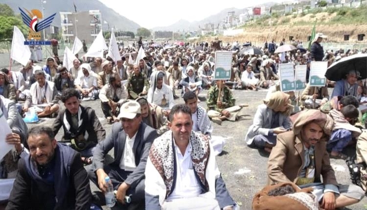 حصار داخلي في إب.. الحوثيون يغلقون المدينة ويجبرون الموظفين على حضور فعالية طائفية بالقوة