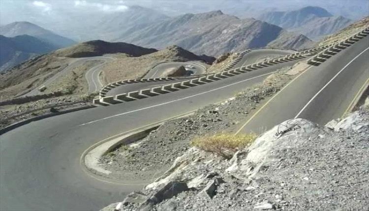بعد عقدٍ من العزلة والحصار.. طريق "عقبة ثرة" تعود إلى الحياة بقرار جريء من محافظ أبين