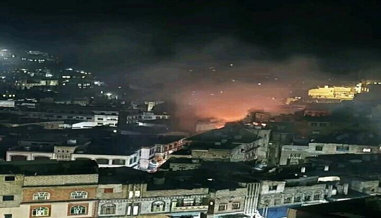 كارثة ليلية في إب.. النيران تلتهم مركز تجاري وسط غياب تام للدفاع المدني الحوثي