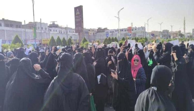 انهيار الريال يسحب آخر أنفاس سكان العاصمة وسط صمت رسمي مدوٍ.. موجة غلاء مرعبة