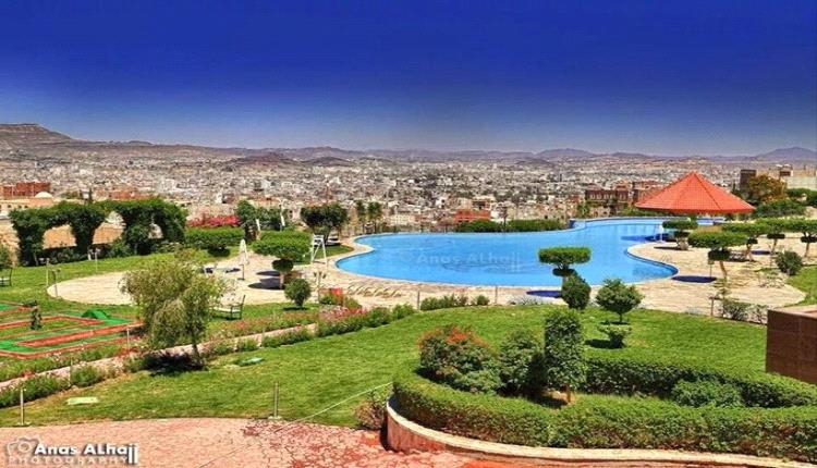 مؤامرة على موفنبيك.. الحوثيون يبتزّون مالكي أفخم فنادق صنعاء لنهبه وضمّه إلى إمبراطوريتهم السوداء