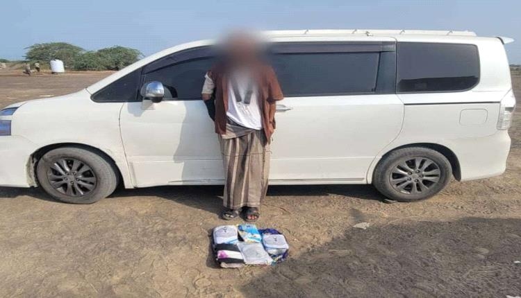 حزام الساحل بأبين يُسقط مهرب حشيش بخمسة كيلو في كمين محكم بشقرة
