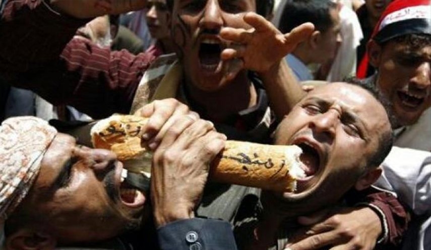فيما قيادة المرتزقة تتسلم رواتب بالدولار والسعودي.. أبناء الشعب يتضورون جوعا وعطشا في تعز وعدن