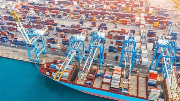 موقع 'Maritime Executive' للشحن البحري.. العدوان الأمريكي على اليمن جاء بنتائج عكسية