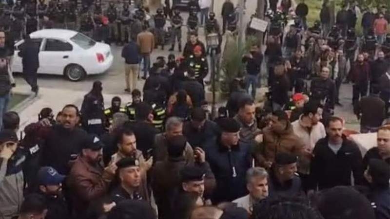 بقوة السلاح .. أجهزة الأردن تفض وقفة شعبية رافضاً للعدوان الصهيوني على غزة