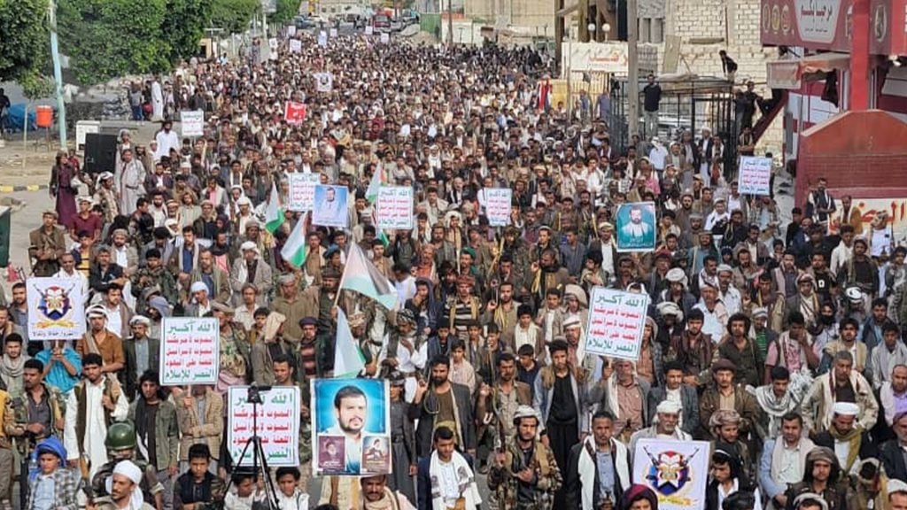 مسيرات حاشدة بمحافظة البيضاء تنديداً بجرائم العدوان الصهيوني والأمريكي