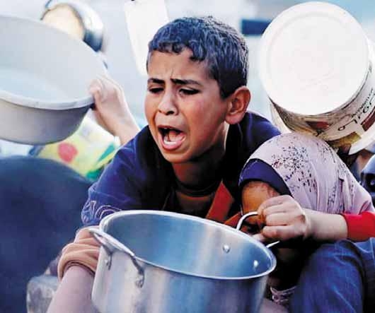 من أين الوجبة التالية؟.. المجاعة تُنافس قنابل العدو الإسرائيلي في قتل سكان غزة