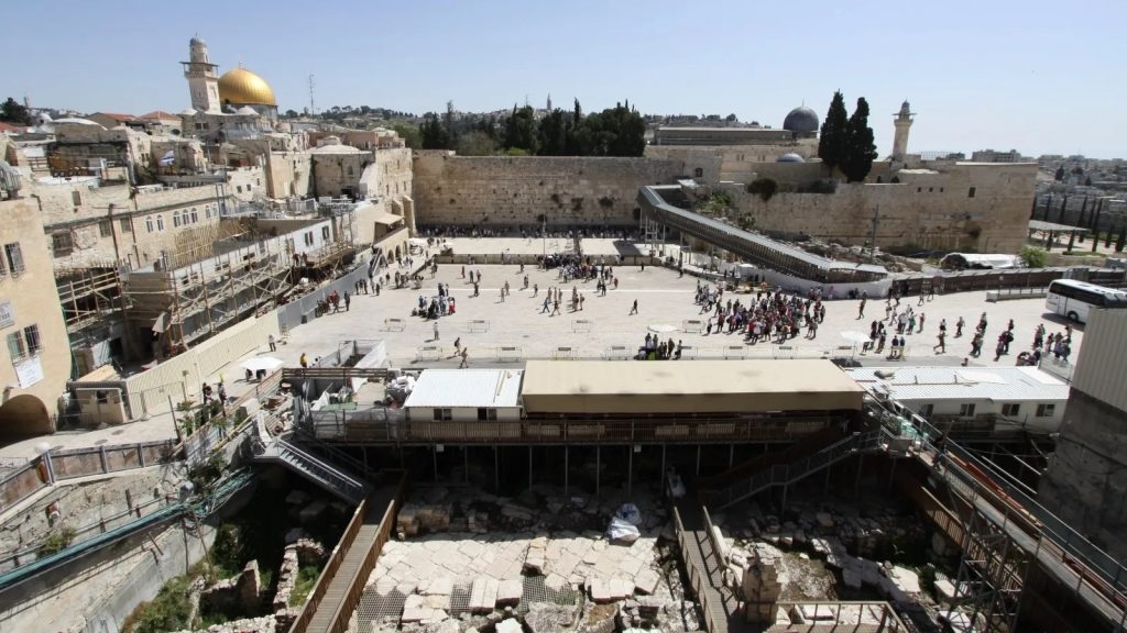 القدس في مرمى التهويد .. السيد عبدالملك بدر الدين الحوثي يحذر: الحفريات تحت الأقصى عدوان على الإسلام وصمت الأمة خيانة