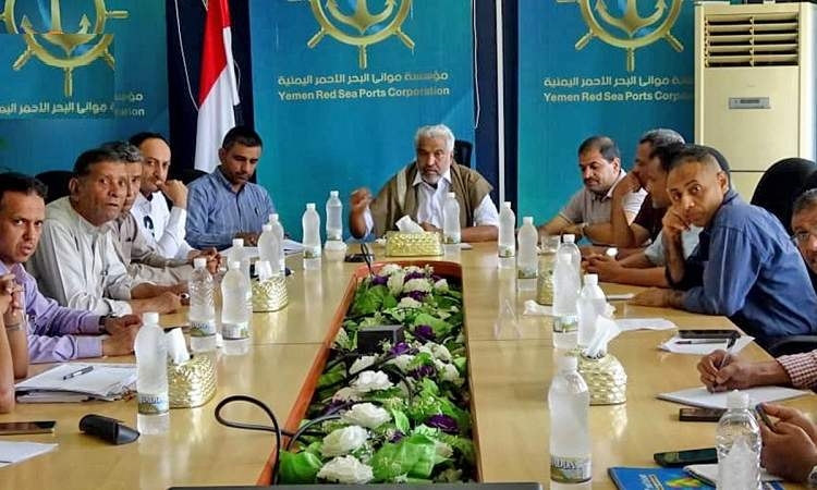 الحديدة ..مناقشة آليات تعزيز النشاط الملاحي وتكثيف جهود معالجة الأضرار في الميناء