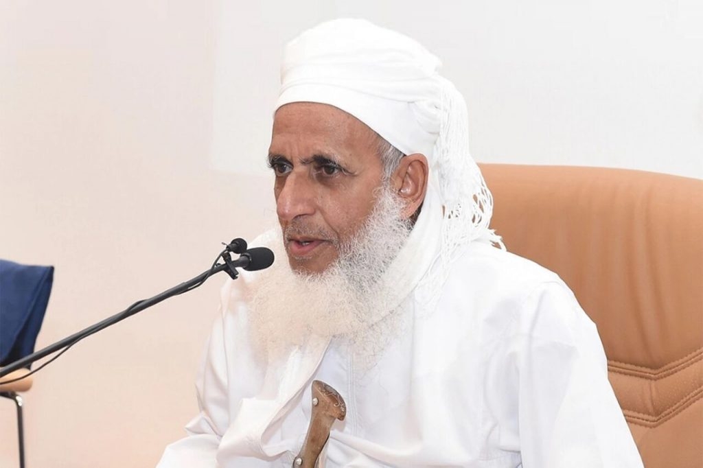 مفتي عُمان يكشف ..ماذا طلب ترامب من السلطنة بشأن اليمن !؟