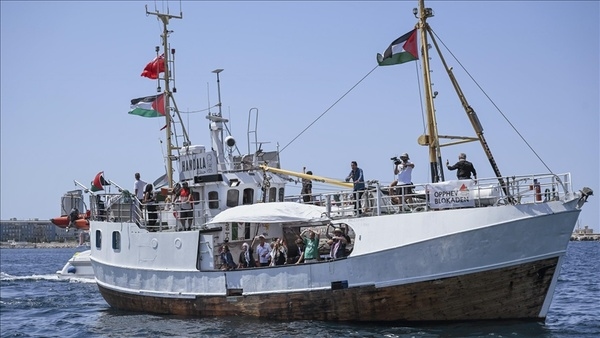 الاحتلال يقتاد نشطاء 'حنظلة' إلى أسدود بعد اختطافهم في عرض البحر