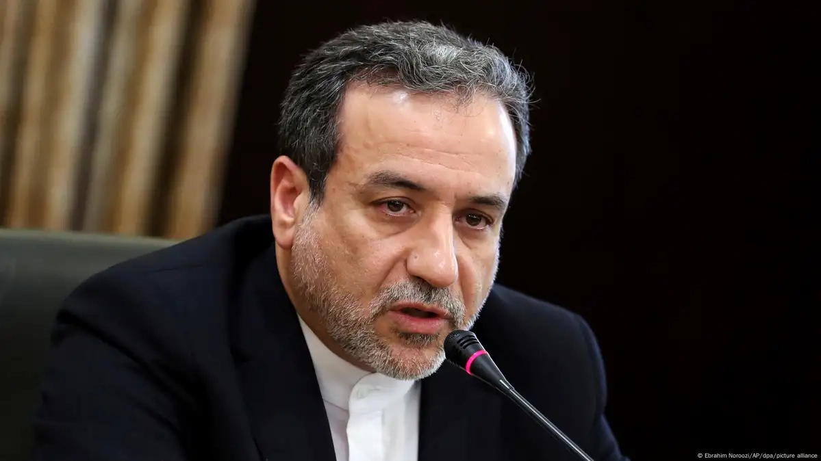 عراقجي خبير المفاوضات الإيراني المكلف بتجنب الحرب