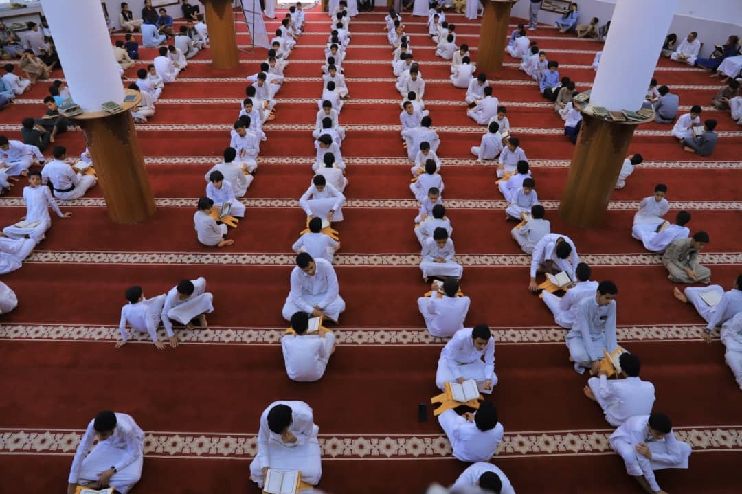 200 حافظ للقرآن الكريم يسردون القرآن في جلسة واحدة في مأرب