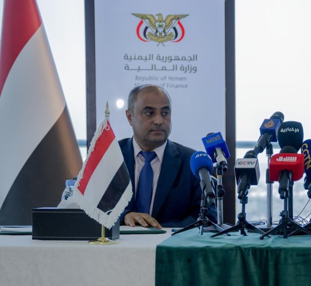 بعد شهور من الشلل الحكومي.. هل تنجح حكومة "بن بريك" حيث فشلت سابقاتها؟