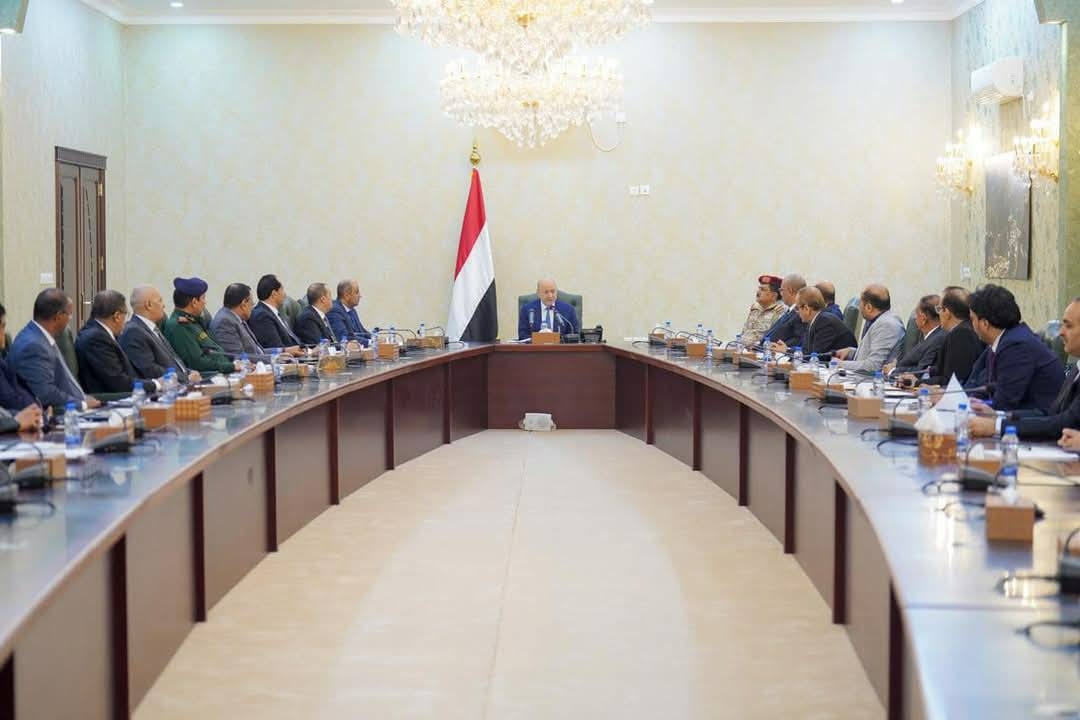 العليمي في أول اجتماع لحكومة بن بريك: لا مكان للترف السياسي..العمل من الداخل وبموازنة تقشفية