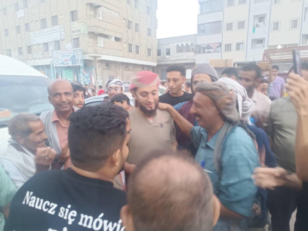 في عدن.. هل باتت المساجد هدفا لمسلحي الانتقالي لاختطاف المواطنين وترويعهم؟