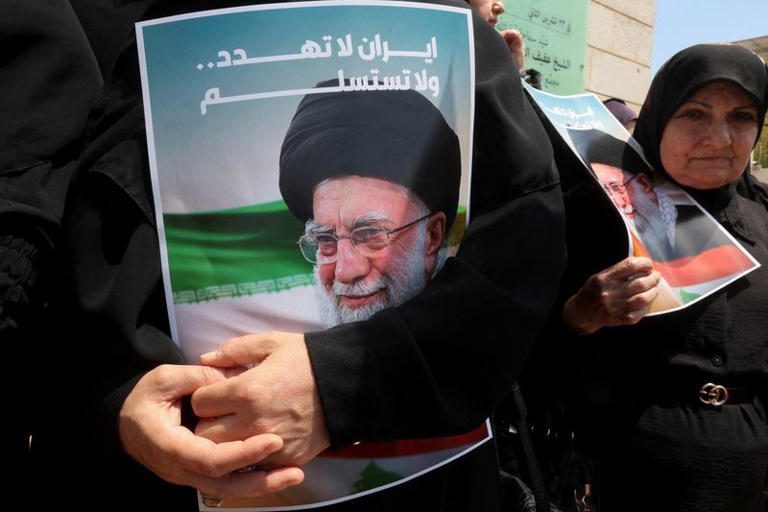 إيران ترفض المفاوضات تحت القصف الإسرائيلي وسط مطالبات بضبط النفس