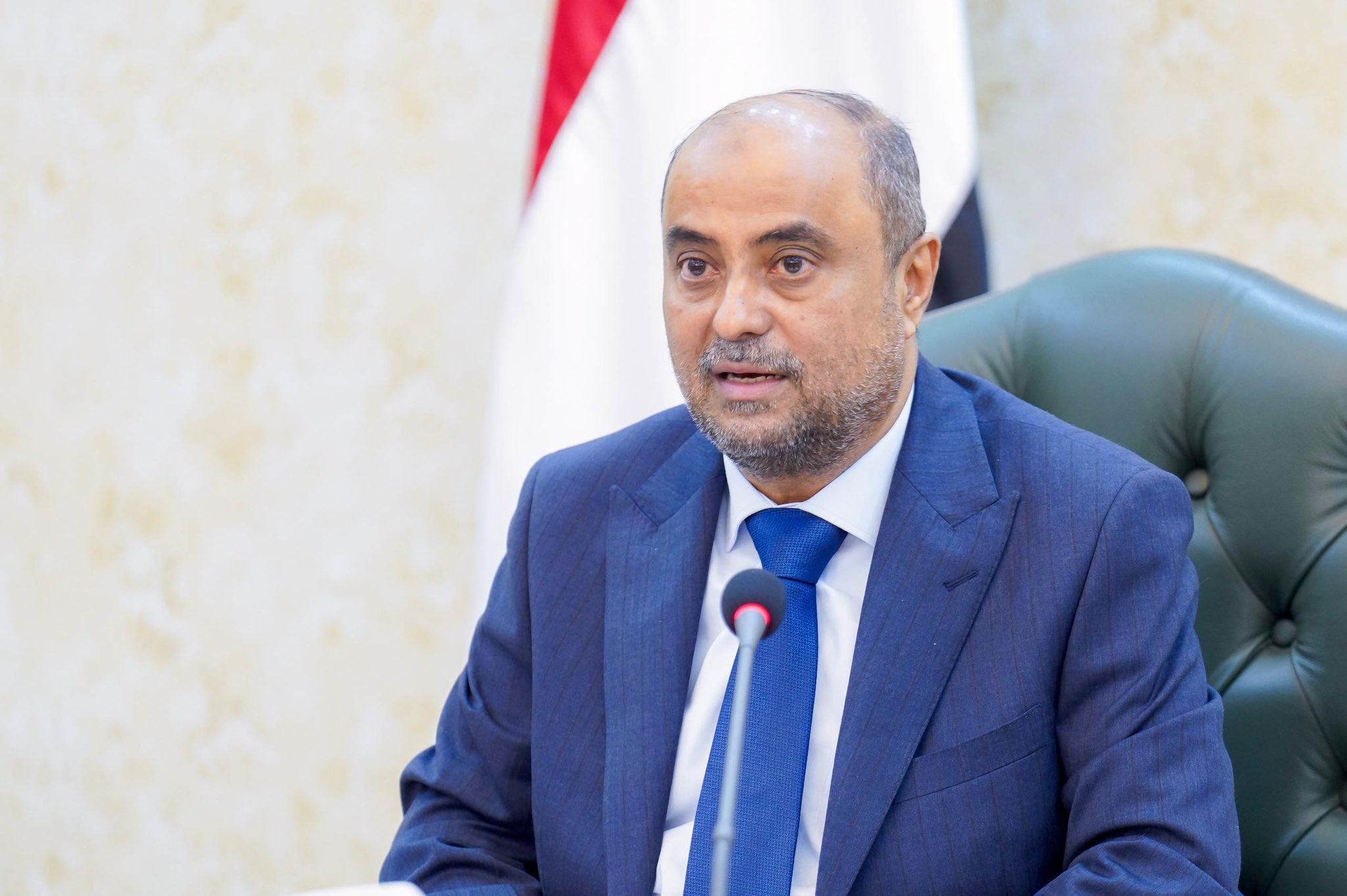 رئيس الوزراء اليمني: نعدكم ألا نبيع الأوهام ولا نختبئ خلف التبريرات