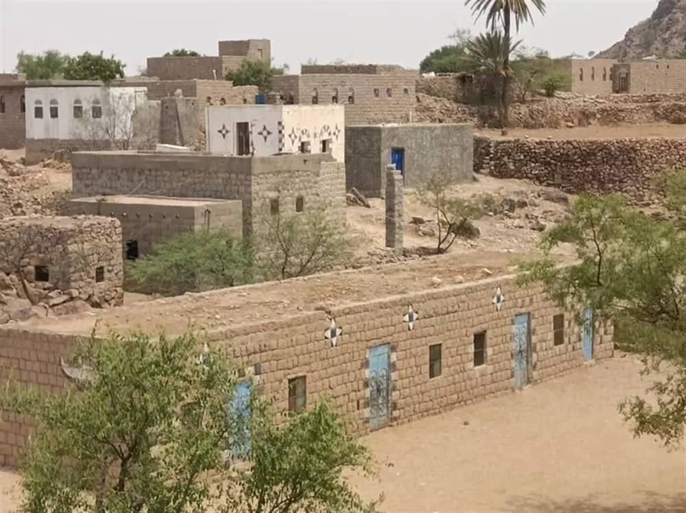 مقتل طفلة وإصابة شقيقها في قصف حوثي على قرية سكنية غرب تعز