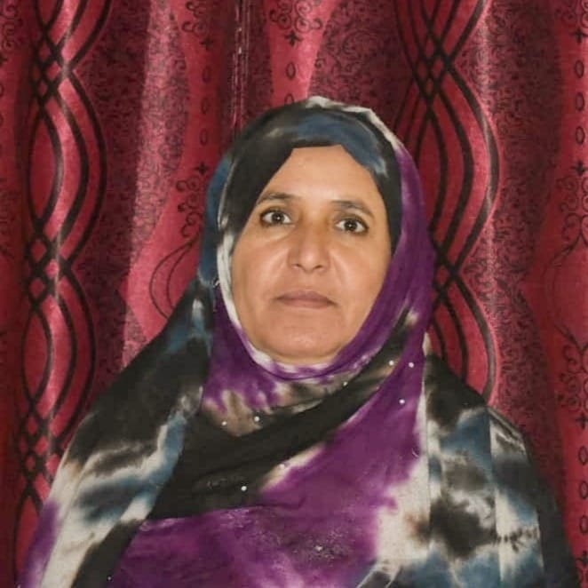 رضية شمسان... خمسينية تحقق حلمها بالتخرج من الثانوية العامة في تعز