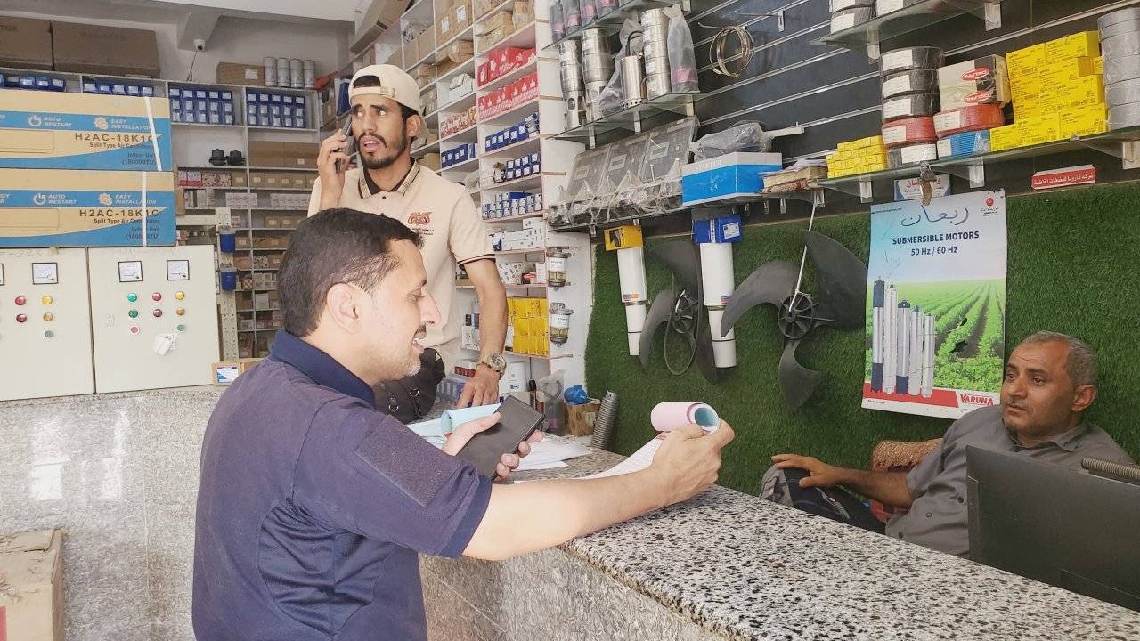 مأرب.. ضبط 12 محلاً مخالفًا لأسعار قطع غيار السيارات