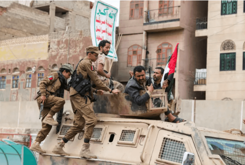 Report : Houthis fear operation similar to pager explosions in Yemen