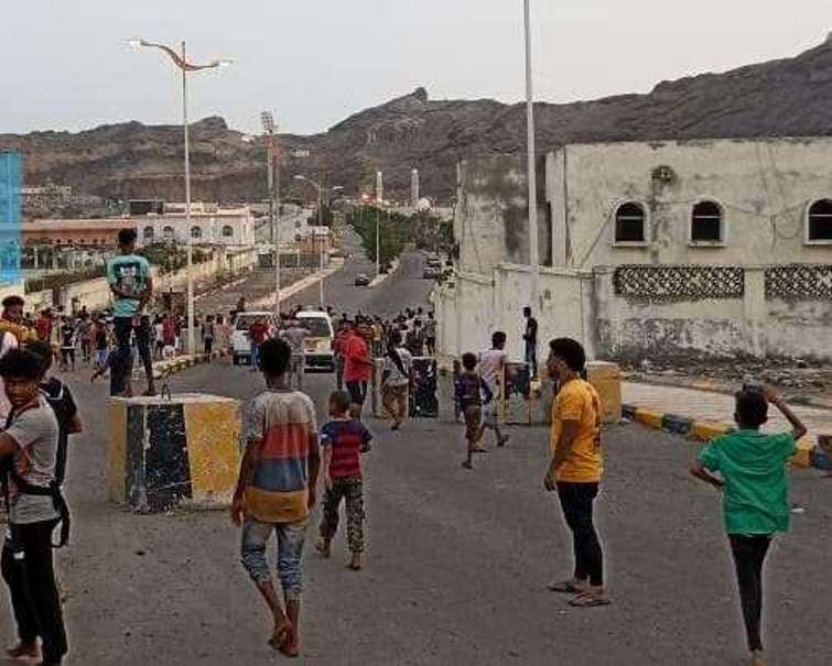 معركة حامية الوطيس داخل قصر معاشيق في عدن.. تفاصيل ماحدث