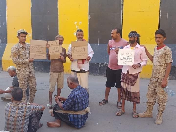 حكومة التحالف تتخذ إجراءات يائسة لإنقاذ العملة من الانهيار في عدن