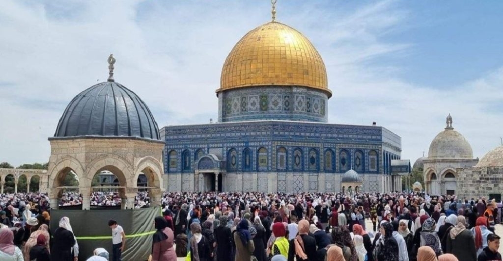 آلاف المستوطنين يدنسون المسجد الأقصى ومقبرة باب الرحمة