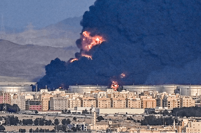 قيادي في أنصار الله يكشف مضمون الرسالة النارية الموجهة للسعودية والإمارات