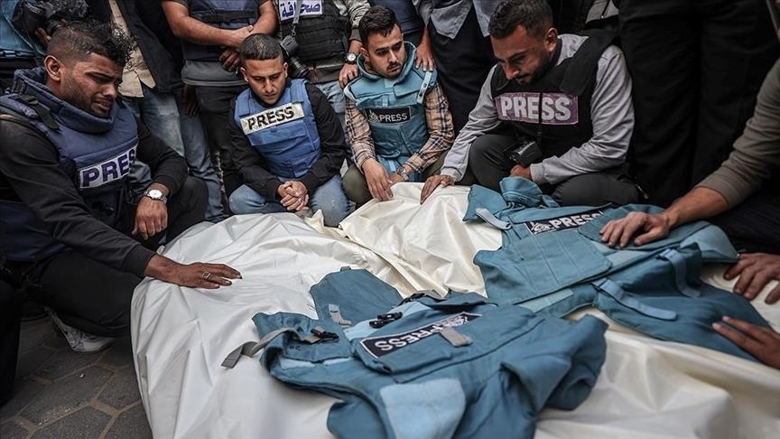 عدسات مغطاة بالدم.. وقائع من الاستهداف 'الإسرائيلي' المباشر للصحفيين في غزة
