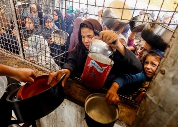 محذرا من موت 14 ألف رضيع في غزة.. مسؤول أممي يخرج عن صمته ويكشف جملة من جرائم 'إسرائيل'