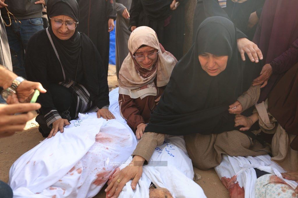 شهداء في الشمال والجنوب وتقدم لآليات الاحتلال وسط القطاع