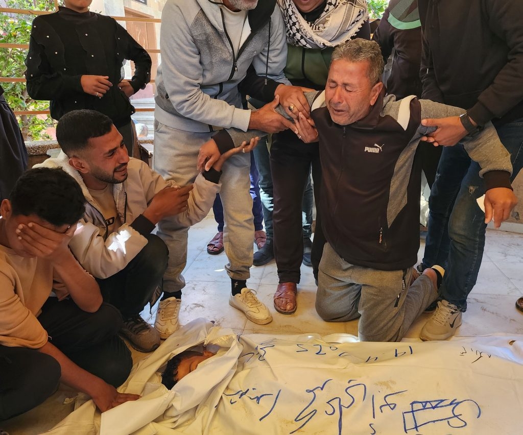 استشهاد 12 مواطناً فلسطينيا بقصف الاحتلال شمال ووسط قطاع غزة