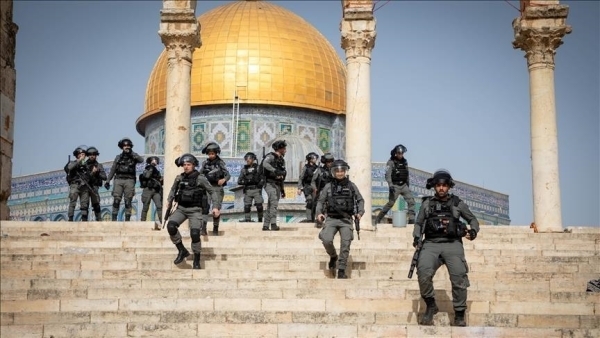 الاحتلال يمنع آلاف الفلسطينيين من أداء صلاة الجمعة في الأقصى
