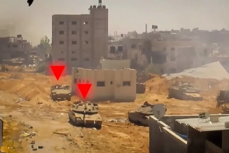 كتائب القسام تستهدف ناقلة جند وموقعا للاحتلال بقطاع غزة