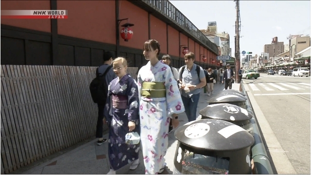 Services lighten the load for suitcase-toting tourists in Japan