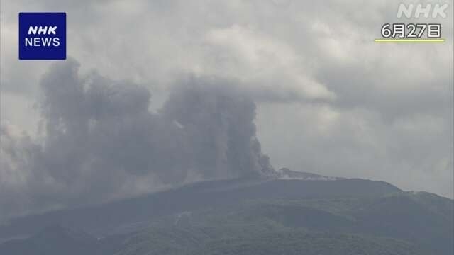 Government experts monitoring Mount Shinmoedake for possible magma eruption