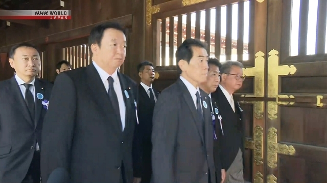 Japanese lawmakers visit Yasukuni Shrine to mark end of WWII