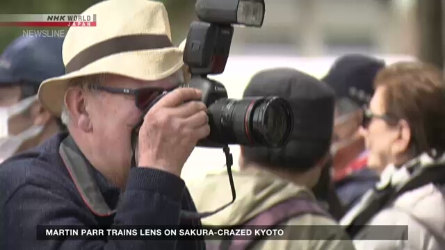 Martin Parr trains lens on sakura-crazy Kyoto