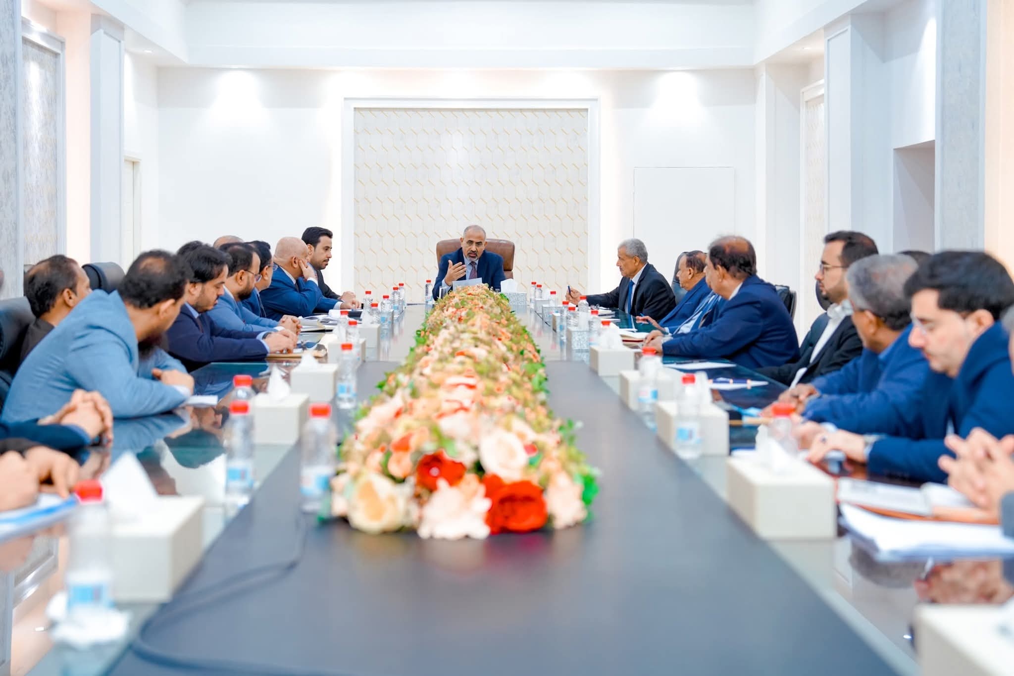 القيادة التنفيذية العُليا للمجلس الانتقالي تبحث سُبل النهوض بالأوضاع الاقتصادية والخدمية في عموم محافظات الجنوب